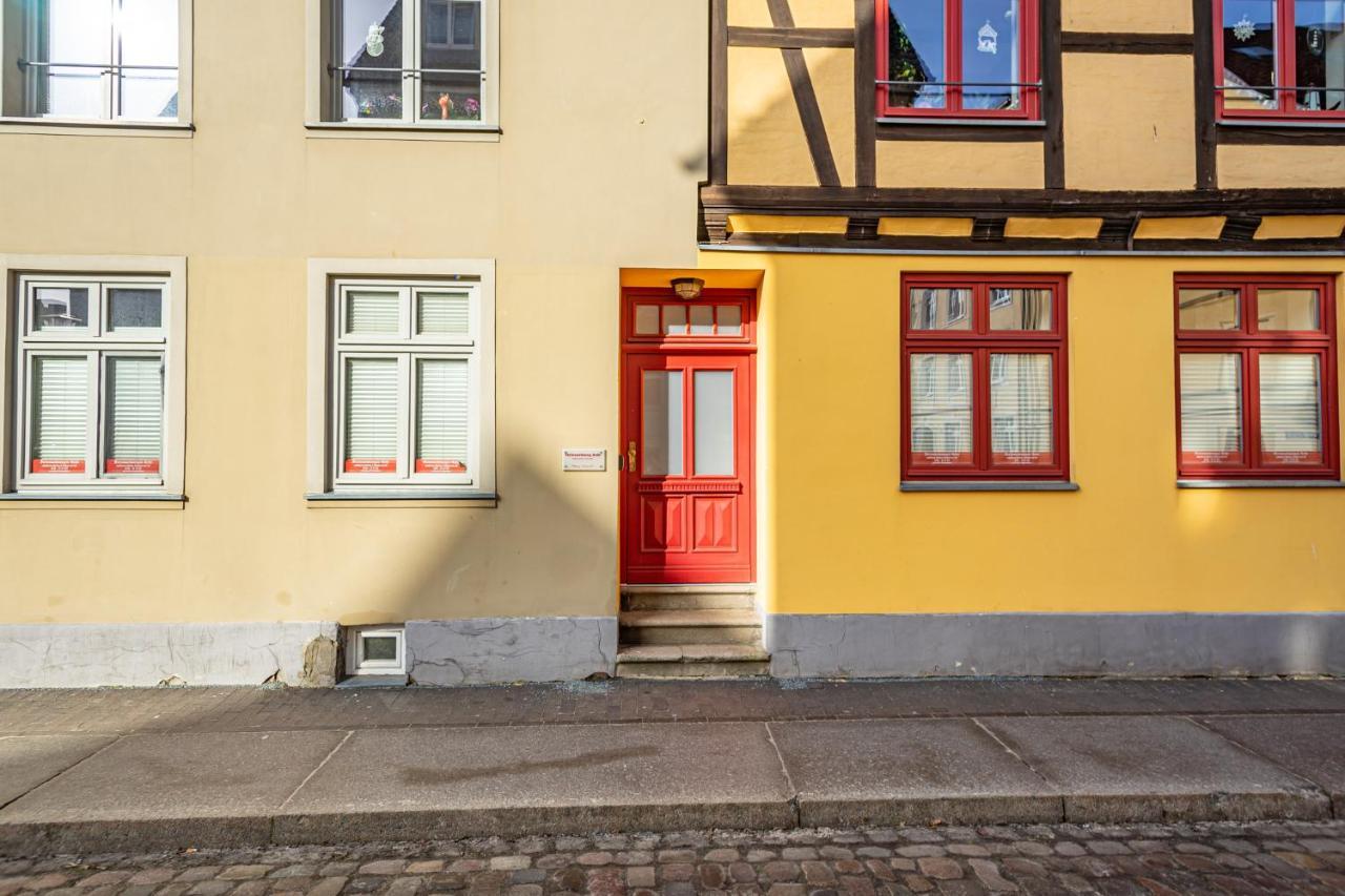Ferienwohnungen Und Ferienhaeuser Gohr Stralsund Exterior foto